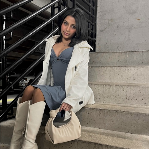 Meet your Posher, Deja - Picture 3 of 5